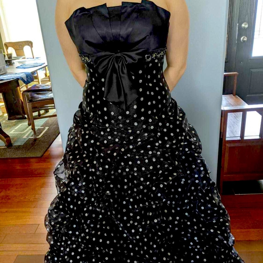 Brand Alyce Designs Size 10 Length for woman 5foot to ?5'5"?